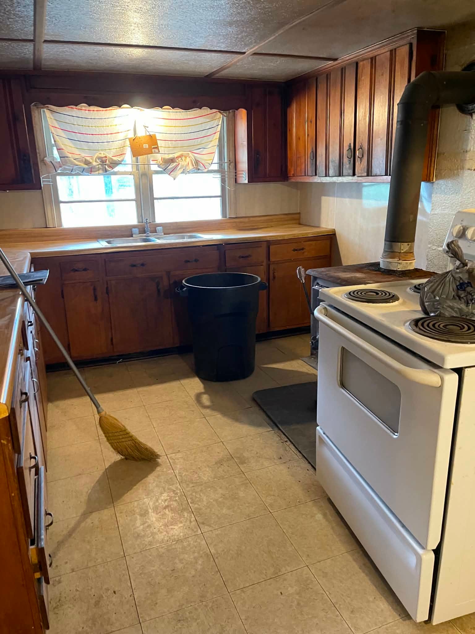 Kitchen Remodel — before